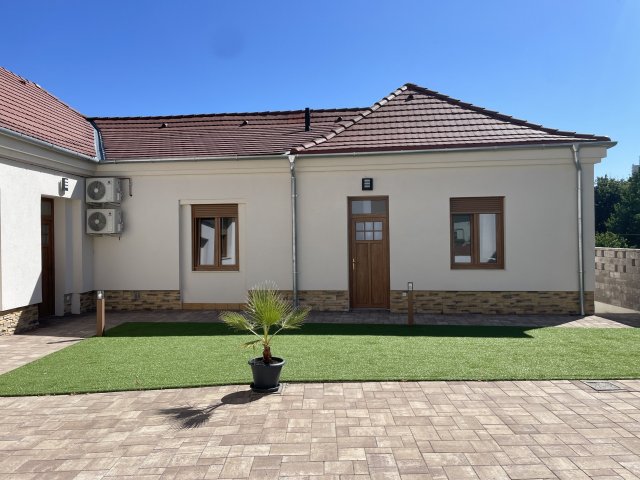 Eladó téglalakás, Veszprémben 77 M Ft, 2 szobás