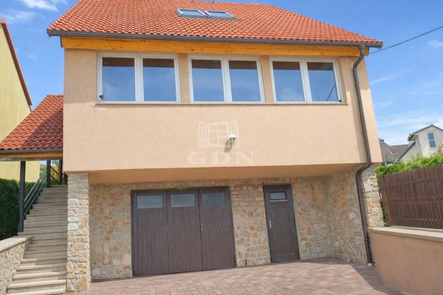 Eladó családi ház, Sopronban 180 M Ft, 3 szobás