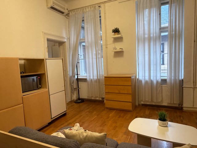 Eladó téglalakás, Budapesten, VII. kerületben, Akácfa utcában