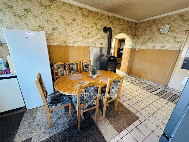 Eladó családi ház, Demecseren 20.9 M Ft, 3 szobás