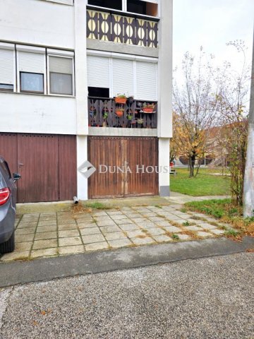 Eladó garázs, Pécsett, Ércbányász utcában 8.5 M Ft