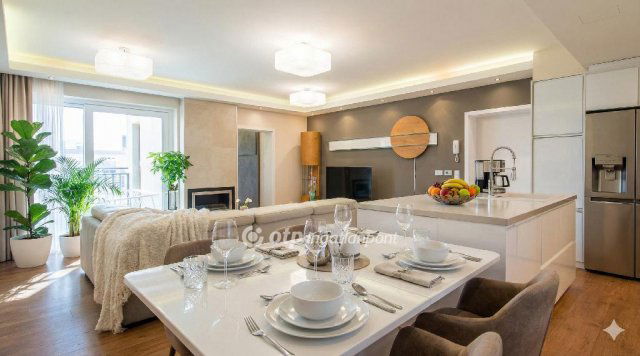 Eladó téglalakás, Csopakon 315 M Ft, 3+1 szobás