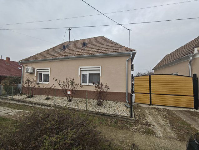 Eladó családi ház, Csöngén 24.5 M Ft, 3 szobás