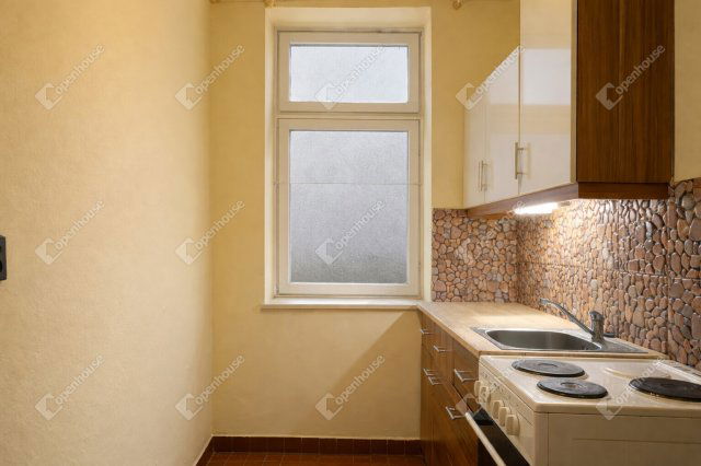 Eladó téglalakás, Sopronban 37 M Ft, 1 szobás