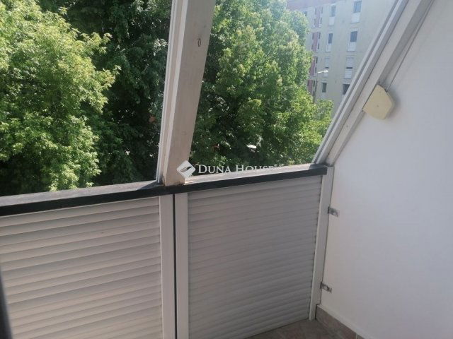 Eladó panellakás, Pécsett 49.7 M Ft, 3 szobás
