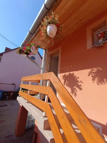 Kiadó téglalakás, albérlet, Pécsett 200 E Ft / hó, 3 szobás