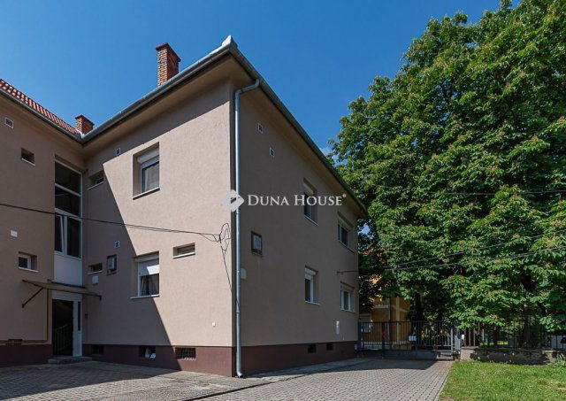 Eladó téglalakás, Szekszárdon 44.5 M Ft, 2 szobás