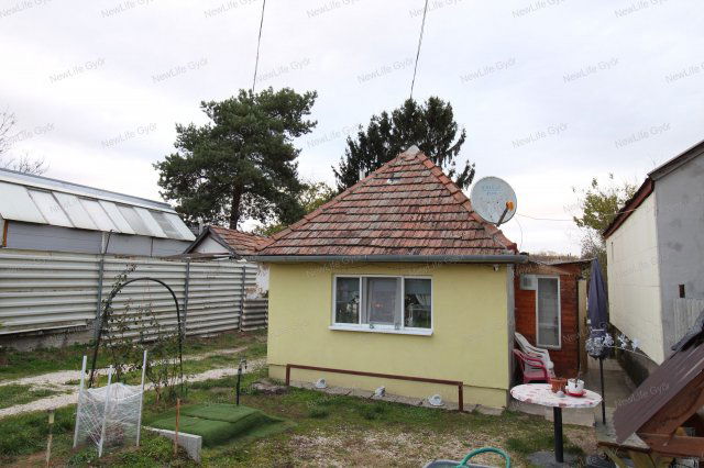 Eladó téglalakás, Téten 15.9 M Ft, 1 szobás