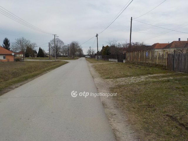 Eladó családi ház, Berzencén 11 M Ft, 4 szobás