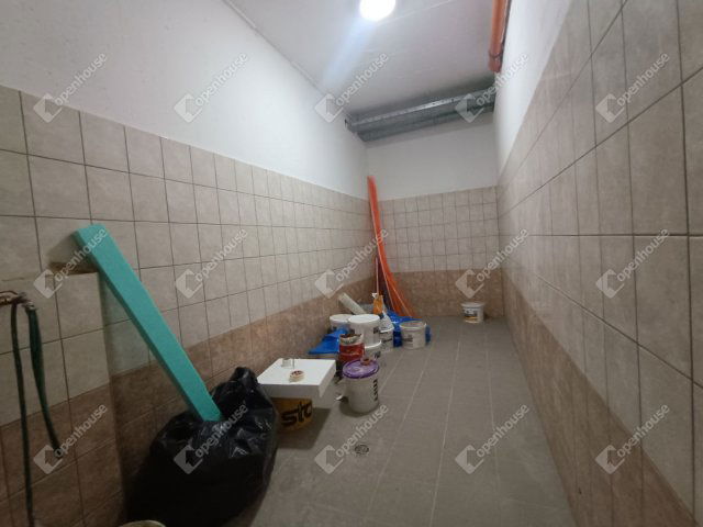 Eladó téglalakás, Sopronban 110 M Ft, 5 szobás