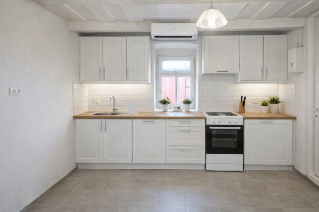 Eladó családi ház, Tóalmáson 10.9 M Ft, 1 szobás