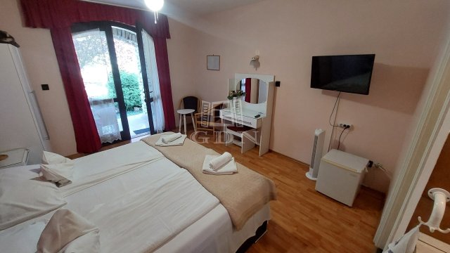 Eladó hotel, Keszthelyen 244.446 M Ft, 14 szobás
