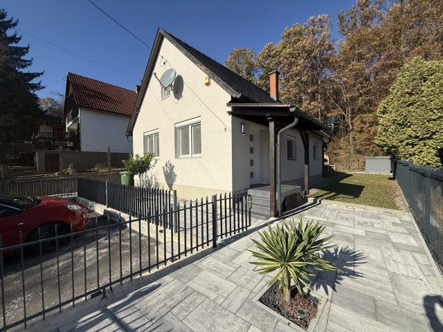 Eladó családi ház, Komlón 59 M Ft, 3+1 szobás