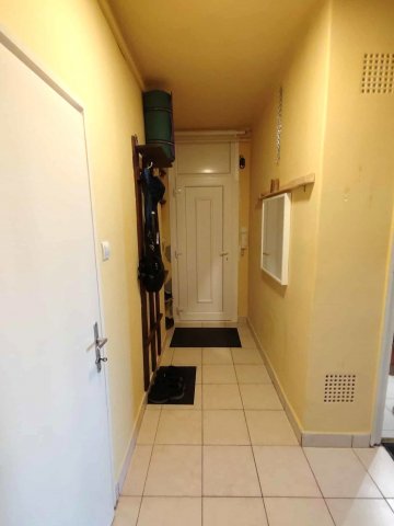 Eladó téglalakás, Székesfehérvárott, Deák Ferenc utcában