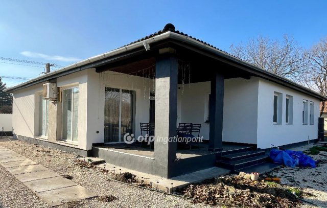 Eladó családi ház, Cegléden 117 M Ft, 3 szobás