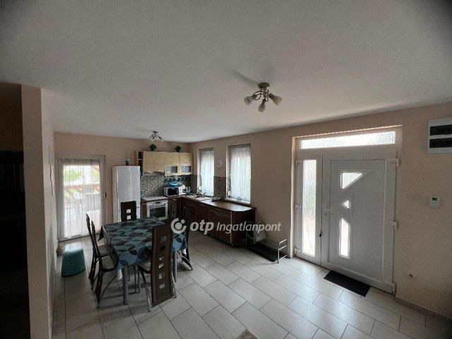 Eladó nyaraló, Szihalmon 49.99 M Ft, 4 szobás