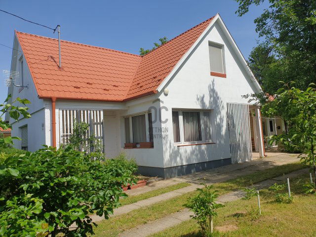 Eladó családi ház, Balatonszárszón 109 M Ft, 7 szobás