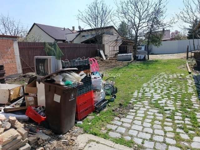 Eladó családi ház, Szegeden 72 M Ft, 3 szobás