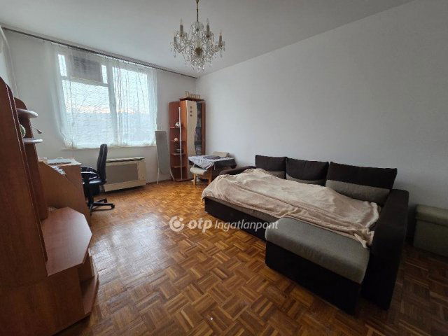 Eladó panellakás, Szegeden 47.5 M Ft, 2 szobás