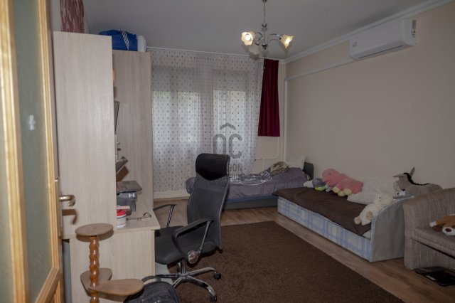 Eladó panellakás, Nyíregyházán 72 M Ft, 4 szobás