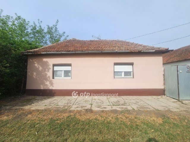 Eladó családi ház, Magyarbánhegyesen 10.2 M Ft, 2 szobás