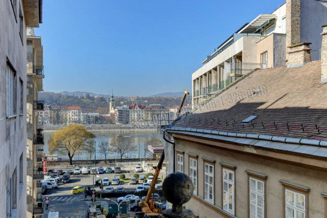 Eladó téglalakás, Budapesten, V. kerületben 220 M Ft, 2+1 szobás