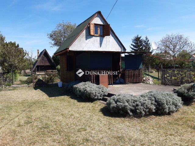 Eladó családi ház, Tápiószentmártonon 19 M Ft, 2 szobás