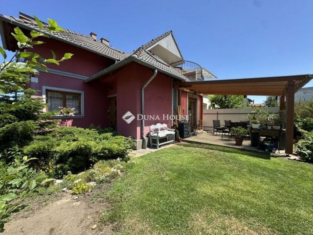 Eladó családi ház, Budapesten, IV. kerületben 199 M Ft, 6 szobás