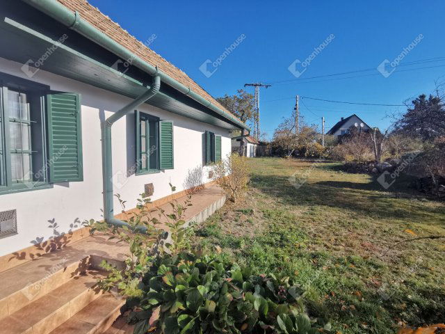 Eladó családi ház, Sukorón 82 M Ft, 4 szobás