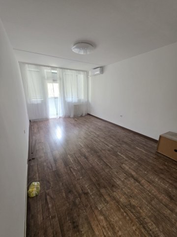Kiadó panellakás, albérlet, Pécsett 170 E Ft / hó, 2 szobás