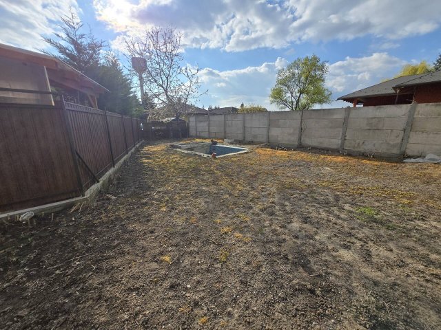 Eladó ikerház, Szigethalmon 82 M Ft, 5 szobás