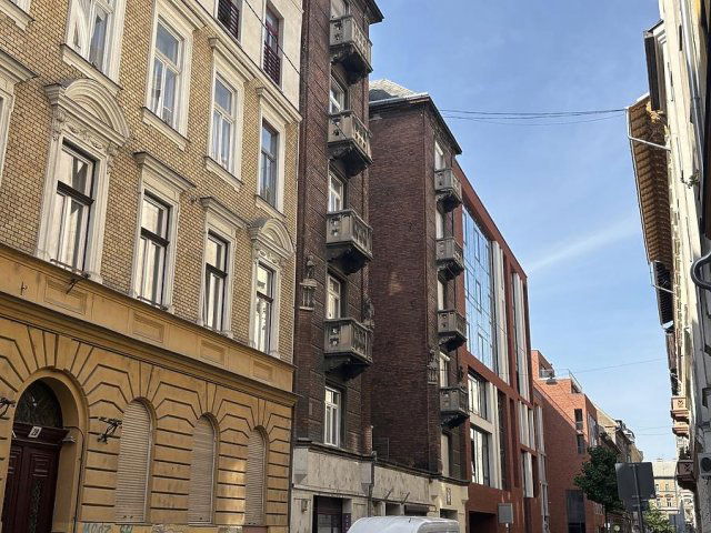 Eladó téglalakás, Budapesten, VI. kerületben 59.5 M Ft, 2 szobás