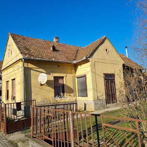 Eladó családi ház, Nagybajomban 23.9 M Ft, 4 szobás