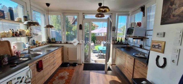 Eladó családi ház, Budapesten, XV. kerületben 93.9 M Ft