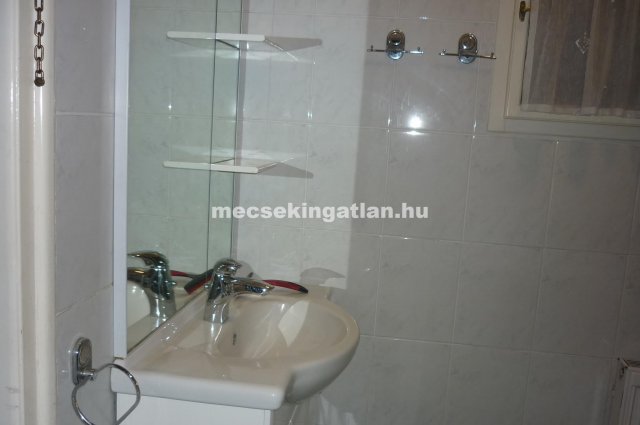 Kiadó téglalakás, albérlet, Pécsett 155 E Ft / hó, 3 szobás