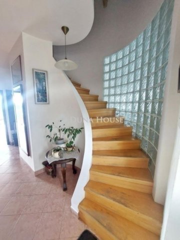 Eladó családi ház, Szentendrén 215 M Ft, 6 szobás