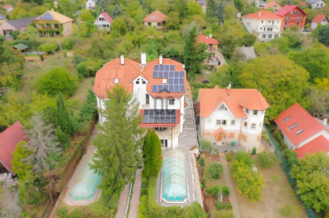 Eladó ikerház, Pilisborosjenőn 265 M Ft, 8 szobás