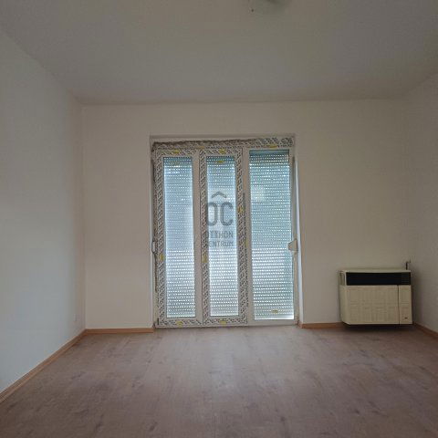 Eladó téglalakás, Komlón 16.9 M Ft, 2 szobás