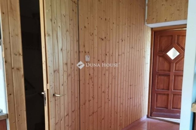 Eladó családi ház, Csörögön 57 M Ft, 1 szobás