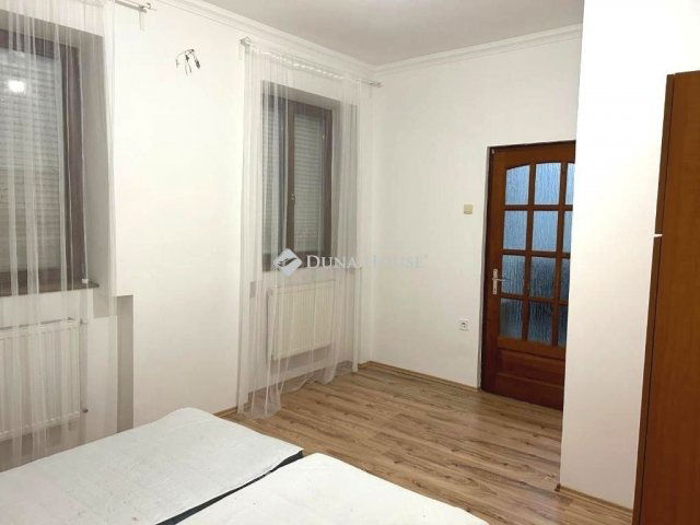 Eladó ikerház, Debrecenben 65 M Ft, 4 szobás