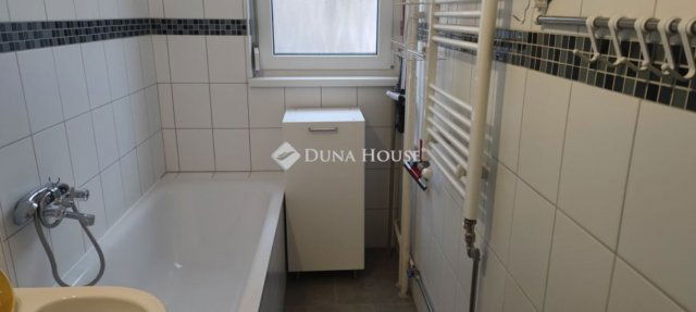 Eladó téglalakás, Székesfehérvárott 59.8 M Ft, 3 szobás