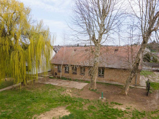 Eladó családi ház, Érsekvadkerten 50 M Ft, 6 szobás