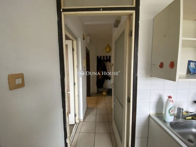 Eladó panellakás, Szegeden 57.9 M Ft, 3 szobás