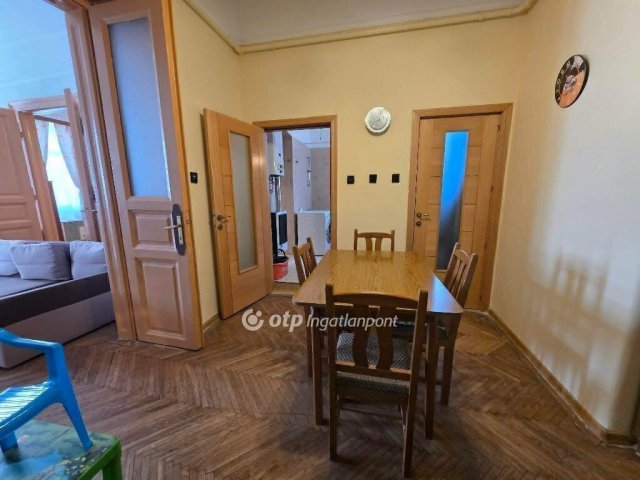 Eladó téglalakás, Budapesten, VI. kerületben 98 M Ft, 2 szobás