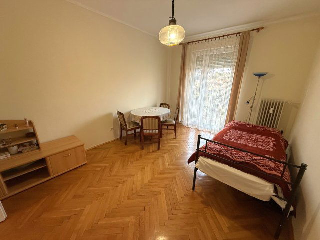 Eladó téglalakás, Pécsett, Kőrösi Csoma Sándor utcában