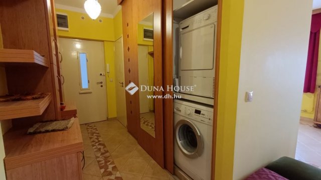 Eladó téglalakás, Kecskeméten 75 M Ft, 2 szobás