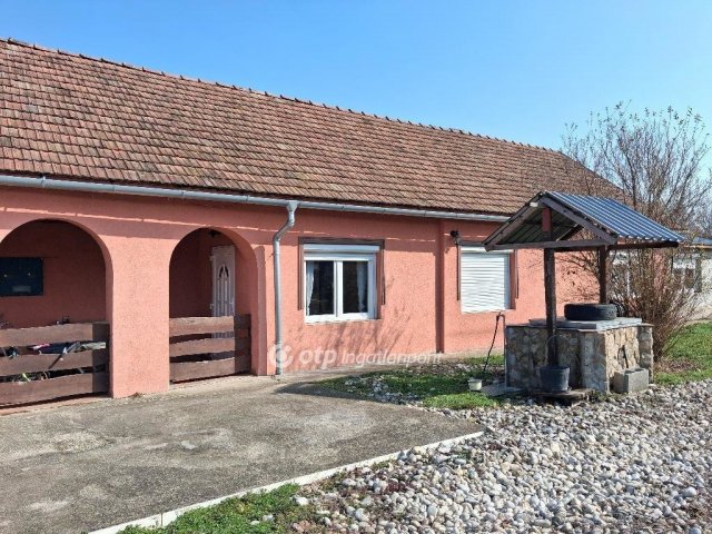 Eladó családi ház, Dobán 39.9 M Ft, 1+2 szobás