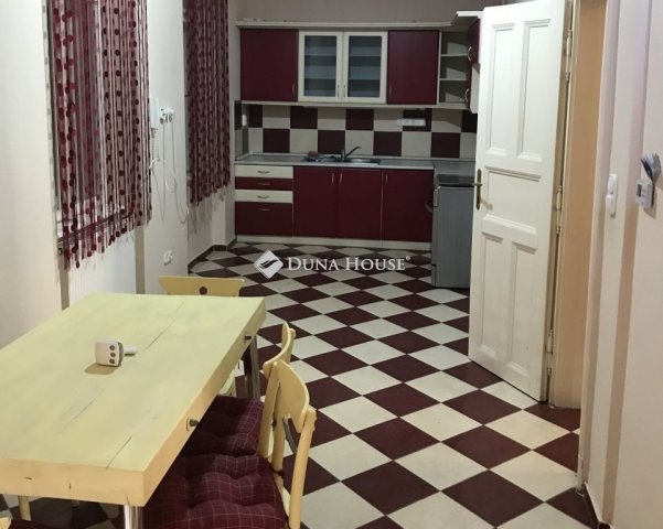 Eladó téglalakás, Budapesten, VIII. kerületben 110 M Ft