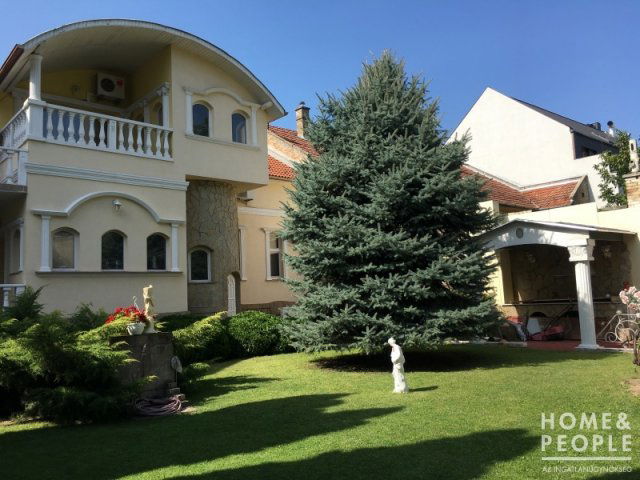 Eladó családi ház, Szegeden 479.999 M Ft, 8 szobás