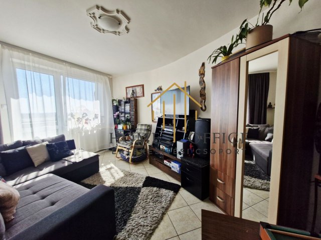 Eladó téglalakás, Debrecenben 98 M Ft, 4 szobás